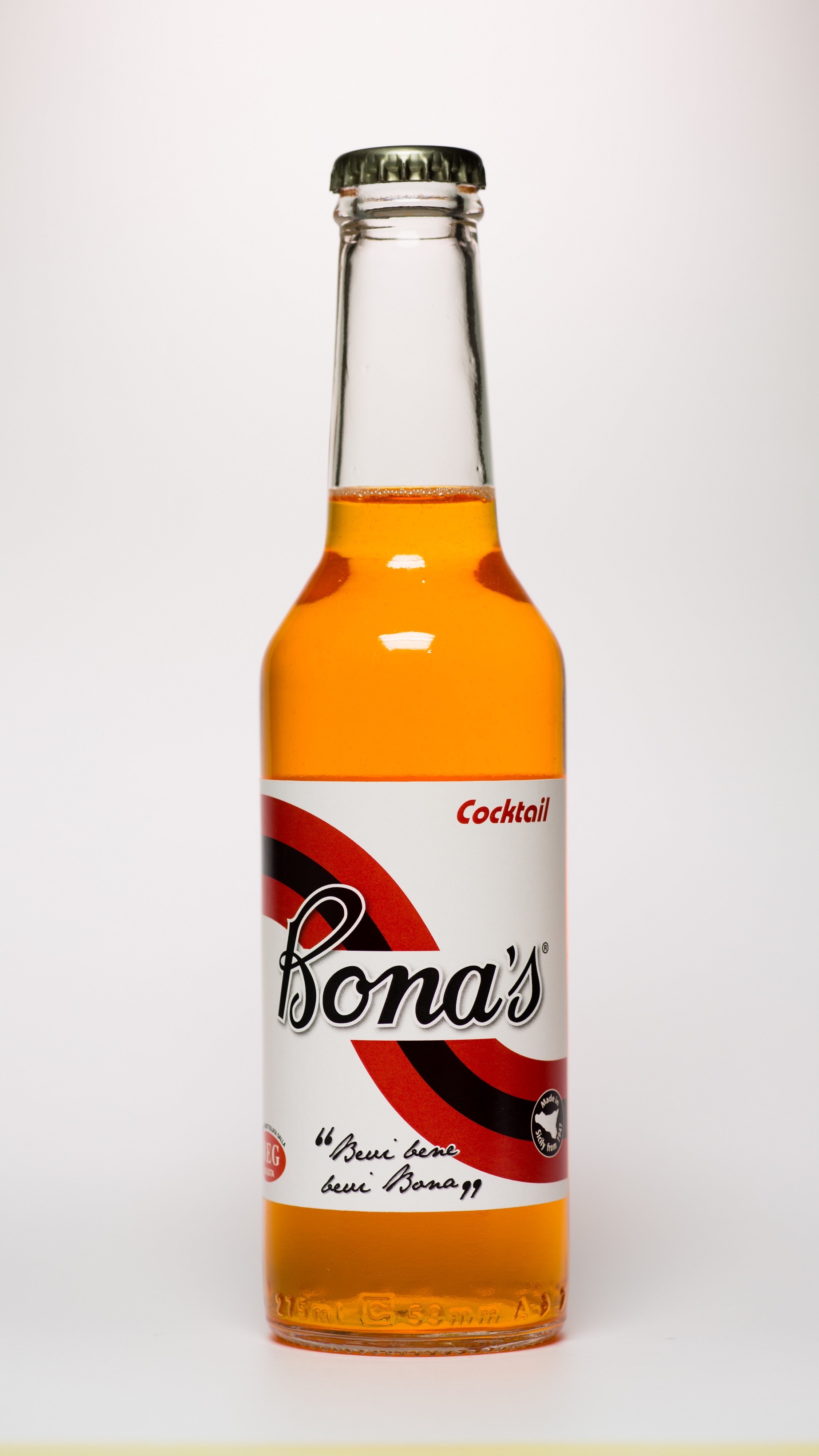 Analcolico e frizzante al punto giusto dal sapore leggermente amaro dovuto alla presenza di erbe ama...