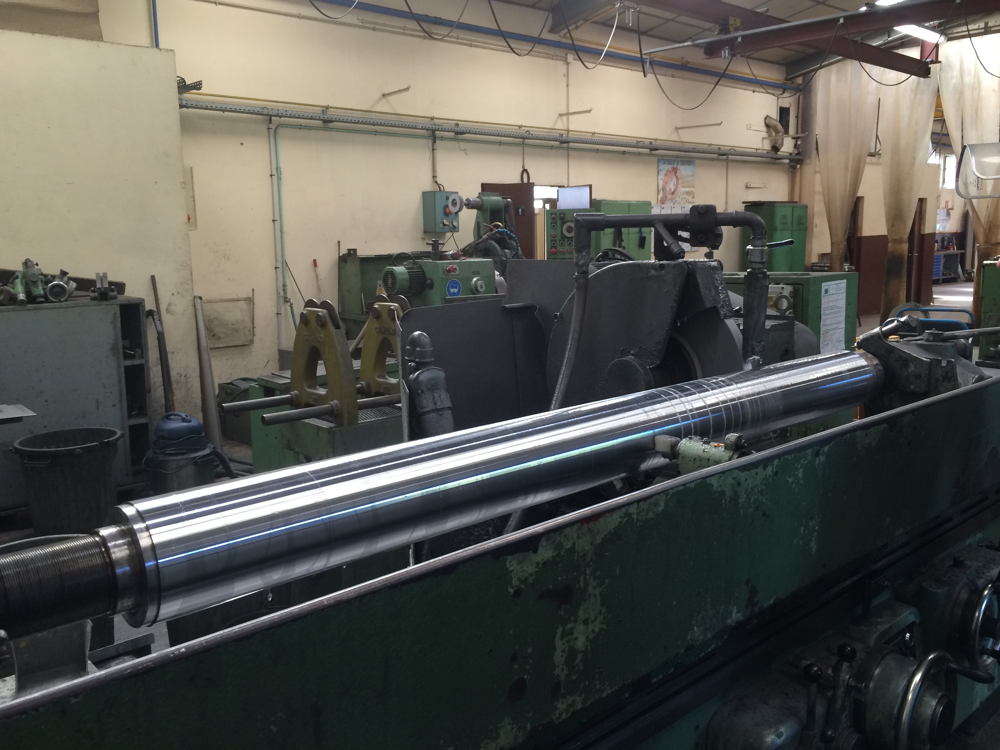 Rectification d'une tige de Vérin