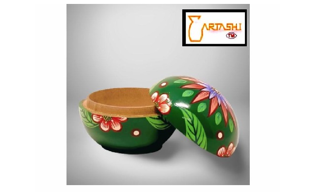 Wooden gift box. Item code: AKI059. Wooden gift box for rings. Small green hand painted floral desig...