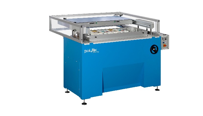 Universal-Klebemaschine für die Produktion von Farbkarten mit einzelnen, flach geklebten Mustern. Ei...