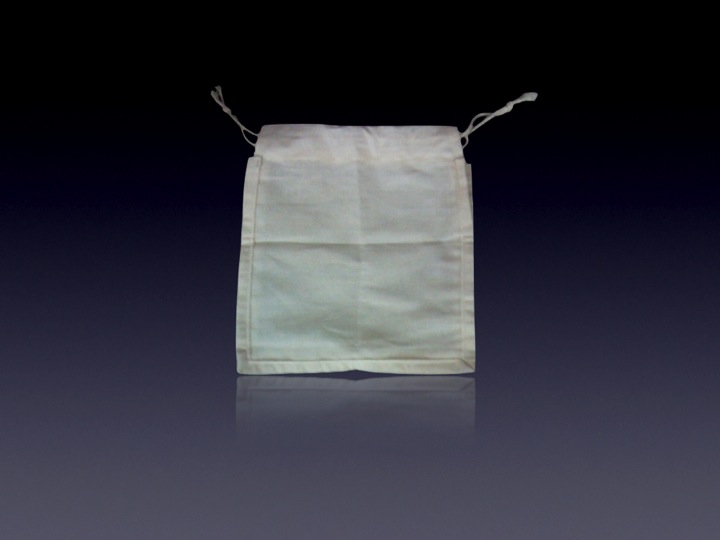 Bags made of 100% regular Recycled Canvas fabric. A versatile product that can be used for a whole r...