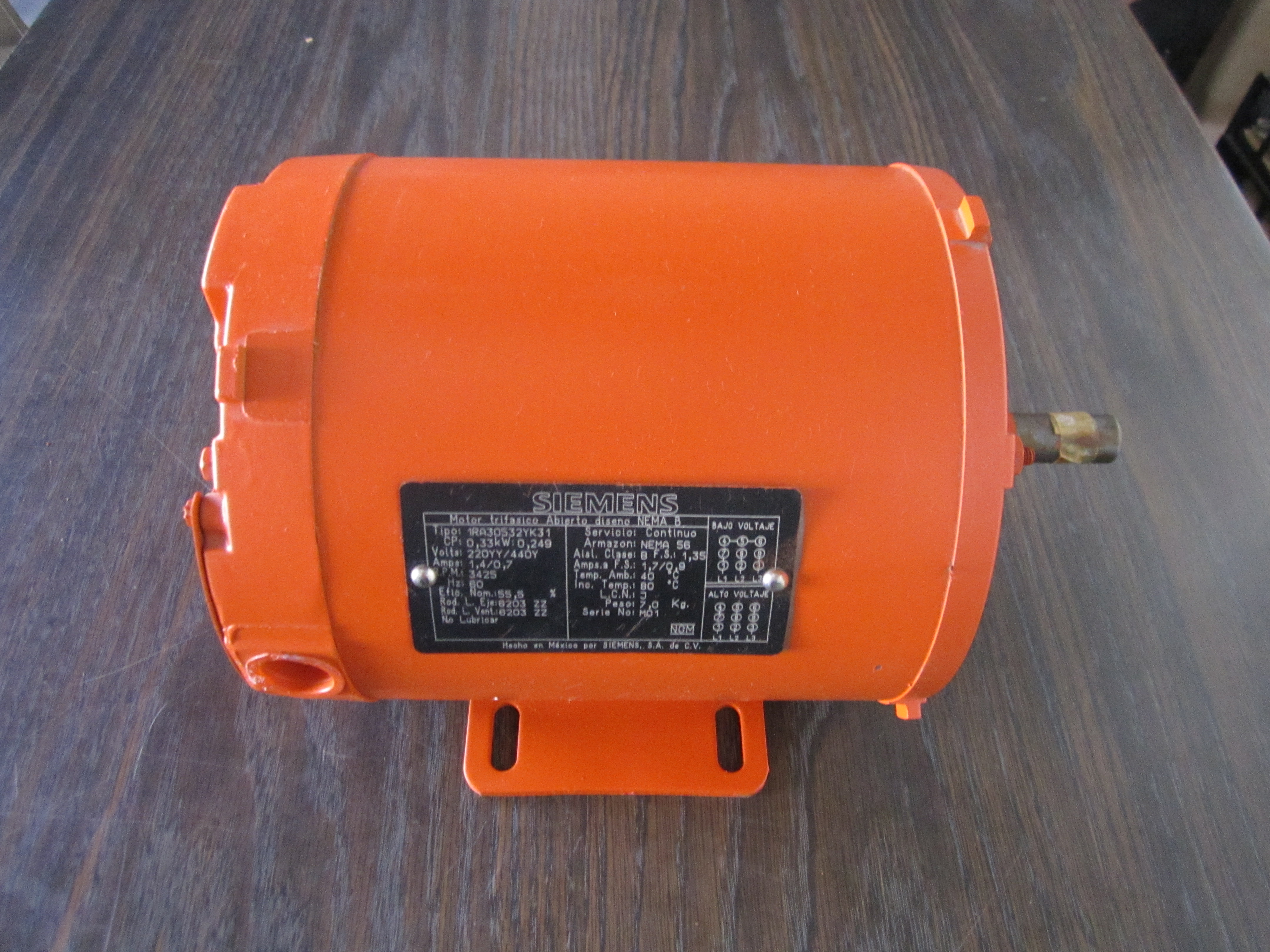 Motor eléctrico de 1/3 hp, 3,425 rpm, trifásico, sin brida, abierto, voltaje 220/440, flecha 5/8, cu...