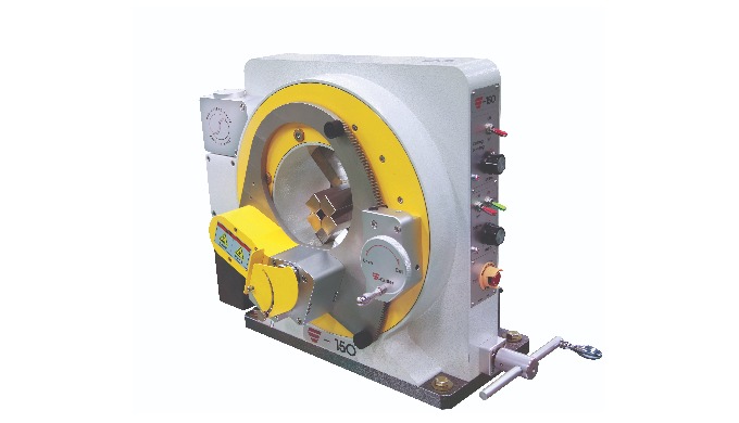 * Cut, whether thick or thin, at a single stroke! • Maximizing the user convenience with automatic r...