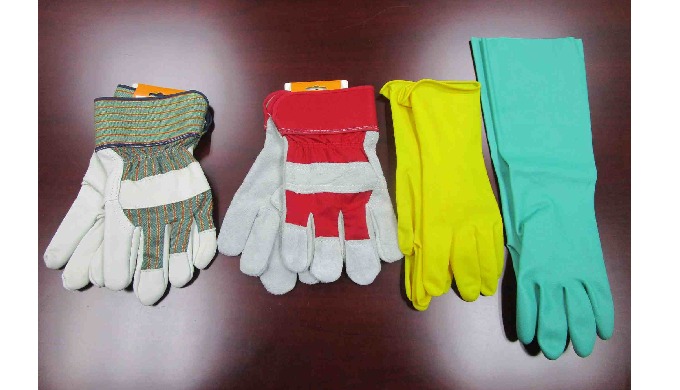 DDSAFETY owns one of the largest glove manufacturer in China, performing glove production and tradin...