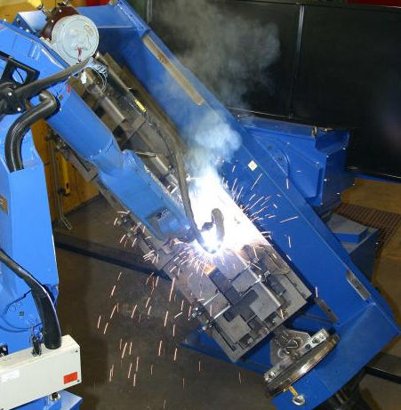 2 st svetsrobot MOTOMAN UP-20-6 med manipulator VMF-500S5X. Max sving 750 mm, beslastning 750 kg. Lä...