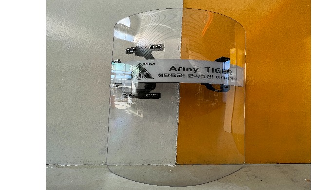 #Product Description Transparent demining shield using polycarbonate constr...