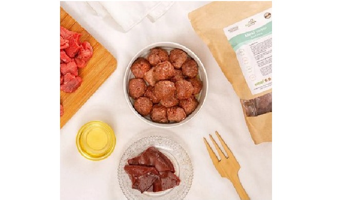 Beef meatballs for cats Naturcanin