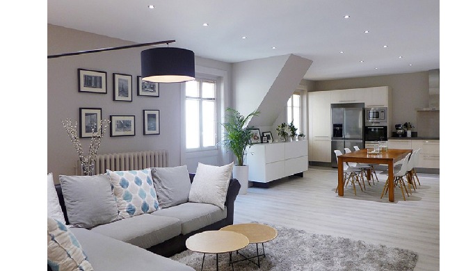 Pièce maîtresse de votre intérieur, le salon est synonyme de bons moments partagés en famille ou ent...