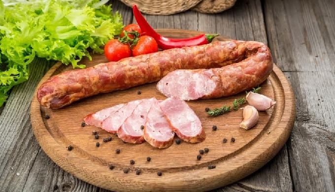 Пропонуємо співпрацю! Ми є виробниками ковбасних виробів та мясних делікатесів.