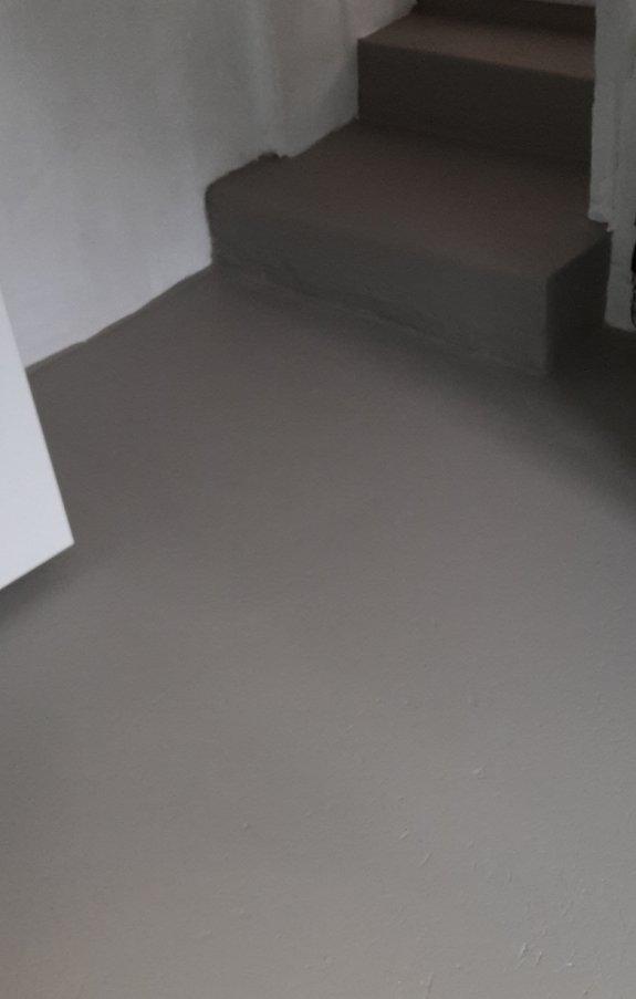 Unsere Fussbodenfarbe eignet sich für Betonböden, Steinböden, Kellerböden etc. Die Spezialdispersion...