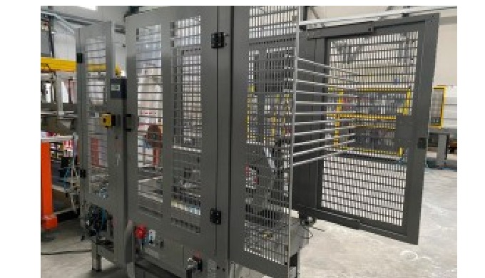 Máquina precintadora automática con regulación de altura.