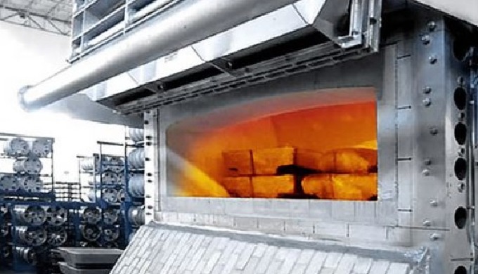 El horno de fusión con rampa StrikoMelter reutiliza el calor de la rampa, reduciendo el consumo de e...