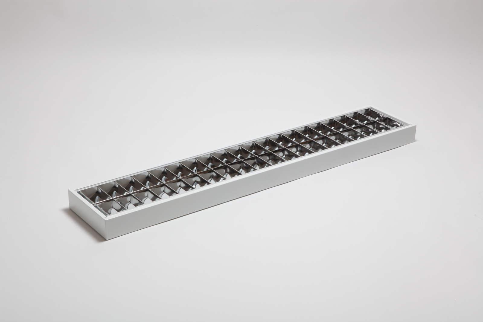 PT/S - Suspended or surface mounted luminaire from powder coated steel sheet.