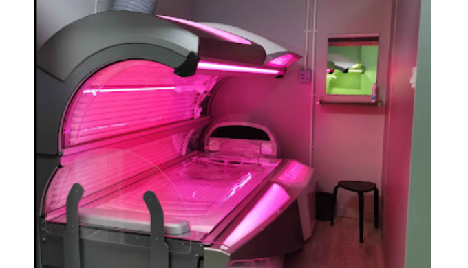 We are a well-known tanning salon in Kingswinford, offers the most advanced tanning beds.
