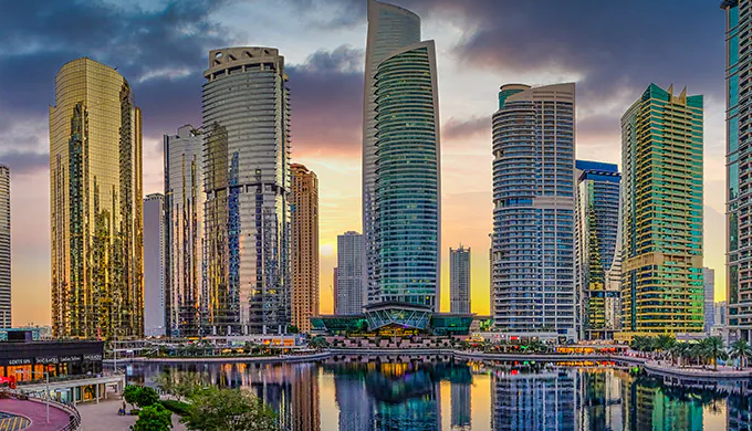 Créer une société à Dubaï en 2026 attire de nombreux entrepreneurs français...