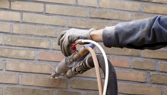Sheffield's cavity wall insulation company can help you insulate your home and save money on your en...