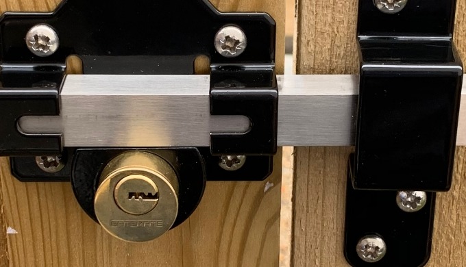 Suppler and installer of all sorts of gate locks, house locks, garages and windows