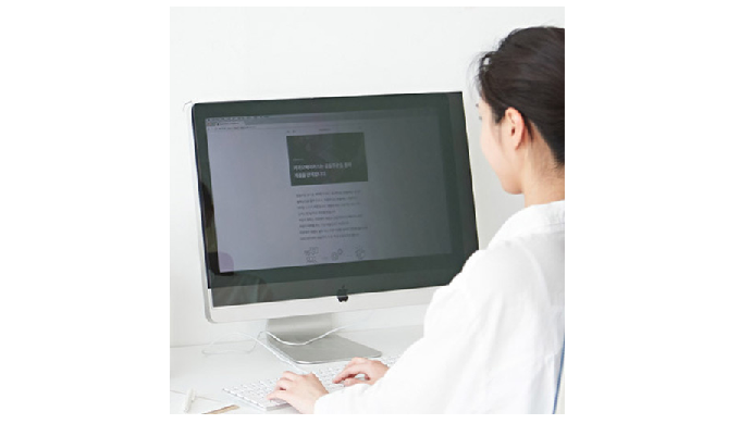 Introduction of core technology – A monitor filter that blocks 98.8% of harmful blue light and 99.0%...