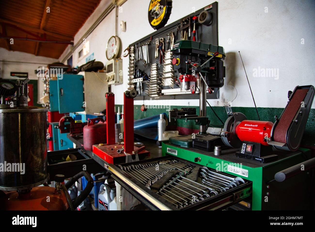 MBL Impex Private Limited offers an assortment of workshop tools and machines such as tyre changers,...