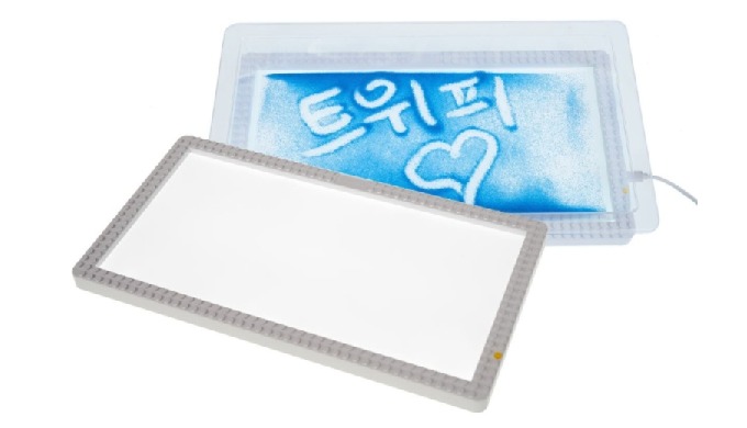 GT lightbox is a small lightbox that is designated for personal use. It is also a portable that can ...