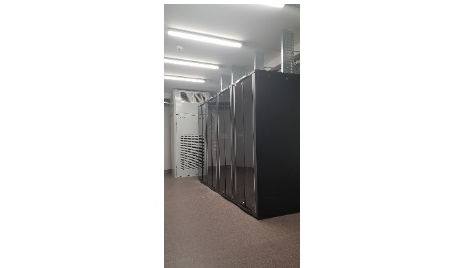 Installation de câblage informatique (RJ45) Raccordement de fibres optique pour entreprises.