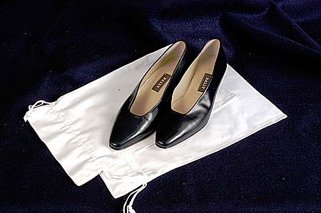 Bags made from 100% regular Cotton fabric.This shoe bag features an easy close top drawstring closur...