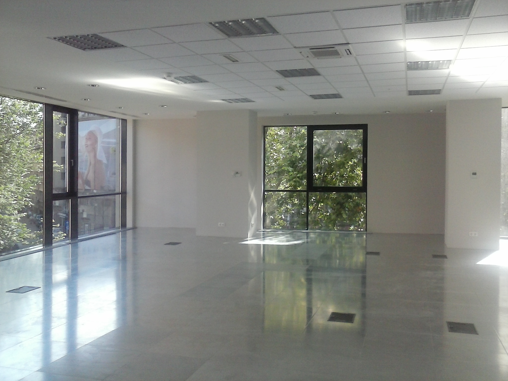 Imobilul este situat in zona ultracentrala a Bucurestiului, chiar in vecinatatea Pietei Universitati...