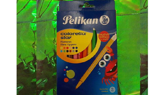 Plumones de colores fuertes y punta fina que permiten delinear sin problema...