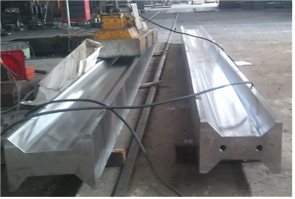 < Guide > Guide which is attached to machine facilities takes role in sliding well between inn...