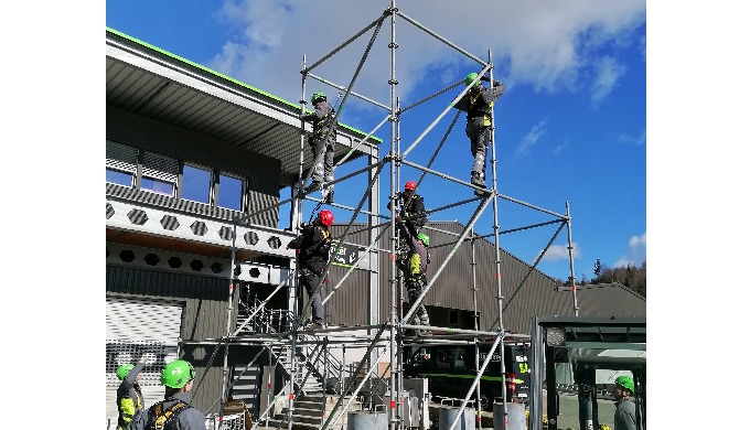 Zielgruppe: Alle Personen die gewerblich mit der PSAgA (Persönliche Schutzausrüstung gegen Absturz) ...