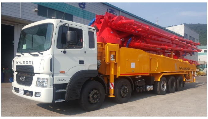KW5RZ56 is a concrete pump with a boom length of 56M. It is a heavy equipmet used for transferring l...