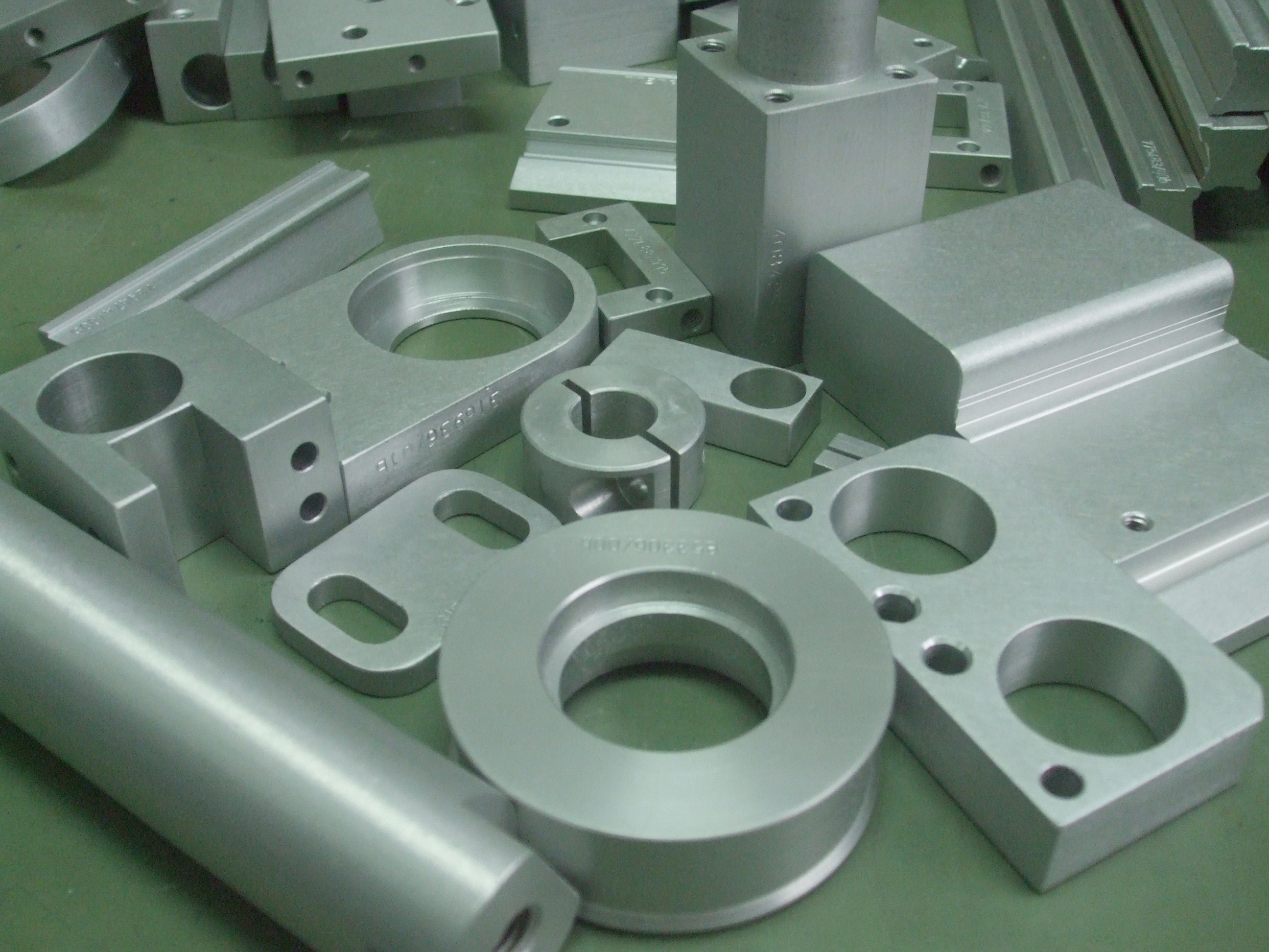 Prelucrari mecanice piese diverse din aluminiu,cu sau fara eloxare