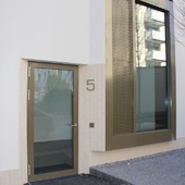 Wir sind spezialisert auf Fenster und Hebeschiebefenster in Aluminium. Der Ausführung von Fenstern u...