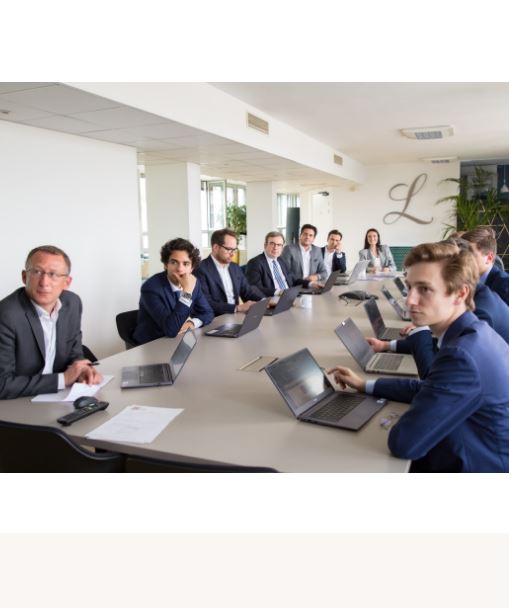 Conseil stratégique et ingénieure financière avec LARGILLIERE FINANCE