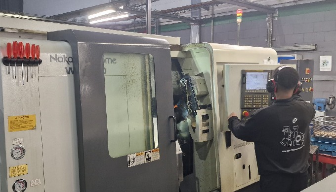 DIFERENCIAS ENTRE TORNO CNC Y CENTRO DE MECANIZADO CNC