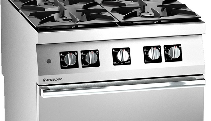 Fourneau gaz réalisé en acier inox AISI 304, dessus épaisseur 20/10 mm. Grilles feux vifs et brûleur...