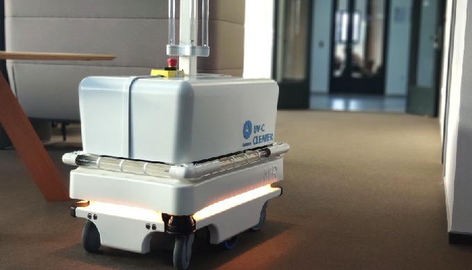 Automatický dezinfekční robot