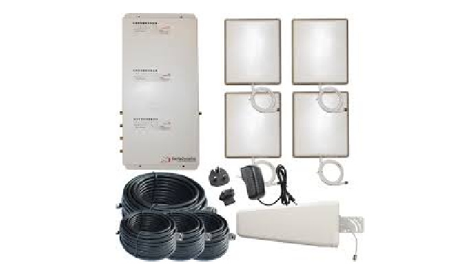 Amplificatore di segnale 2G,3G,4G/LTE a 800/900/2100MHz a 4 uscite. Adatto a uffici, capannoni indus...