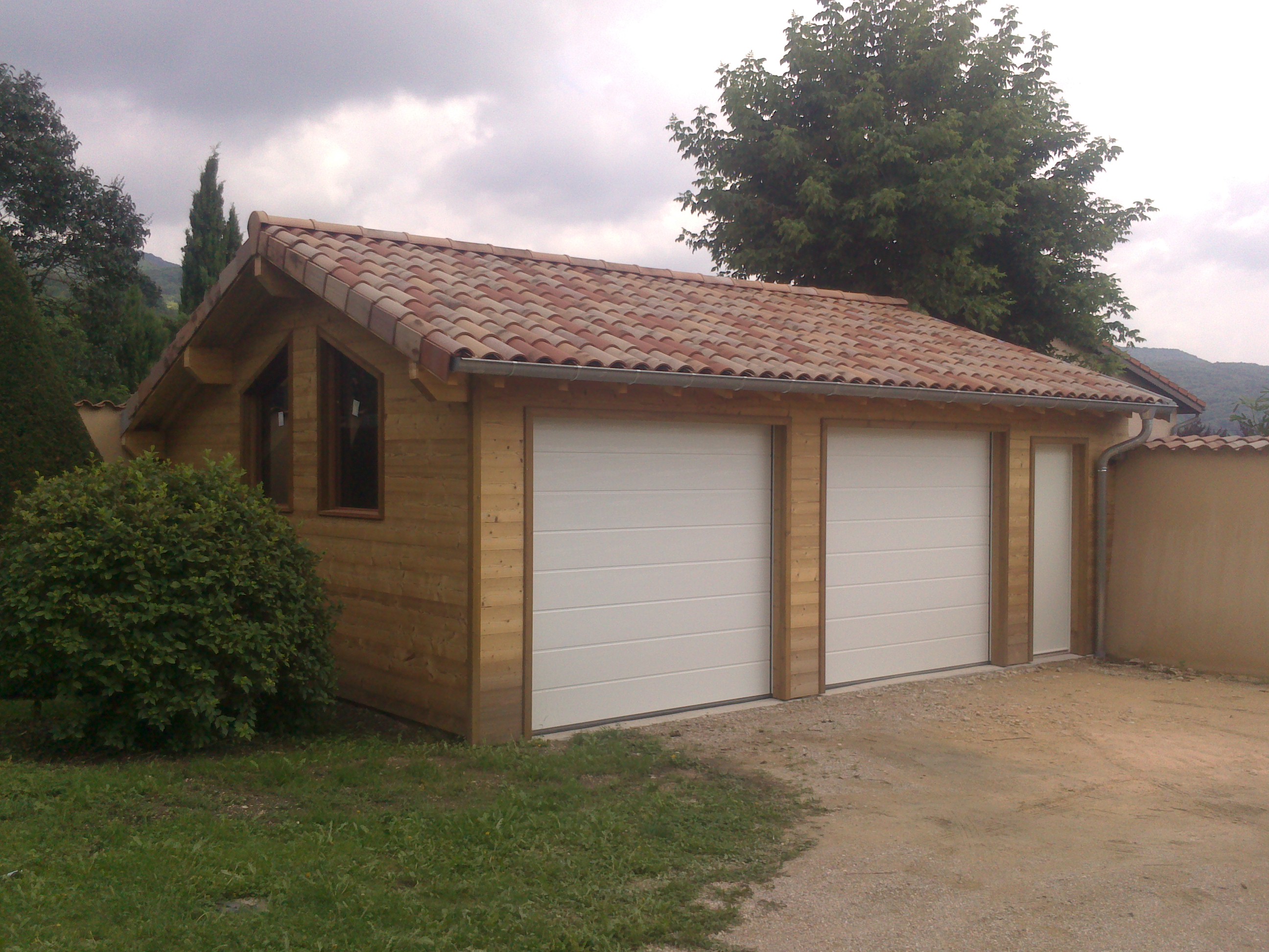 Nous réalisons sur mesure des agencements en bois pour vos extérieurs et intérieurs. Autour de notre...