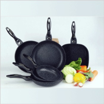 - Aluminum die-casting - Strong & Long-lasting coating - Easy Cook and Easy Clean - 5layers coat...