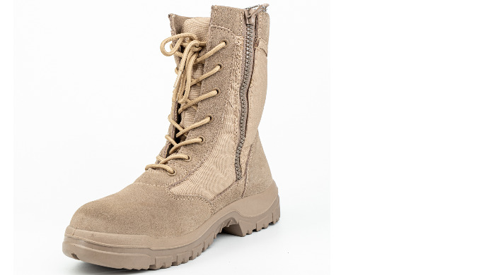 Une collection de bottes tactiques et militaires robustes, conçues pour la performance et la durabil...
