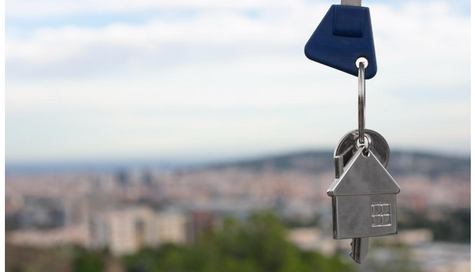 Location saisonnière ou longue durée : quelle stratégie selon votre zone géographique