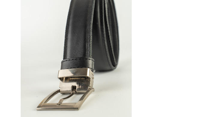 Nous mettons à votre disposition une sélection de ceintures en cuir noir, alliant l'élégance intempo...