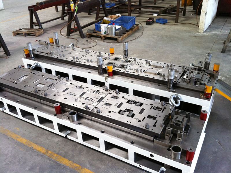 1、Model Name：metal stamping die 2、Model Material：Carbide,ASP-23,ASP-60,SKD11,DC53,etc 3、Product：Conn...