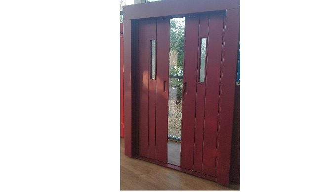 Presentaci&oacute;n del nuevo modelo de puertas correderas autom&aacute;ticas de apertura central para montacargas y montacoches