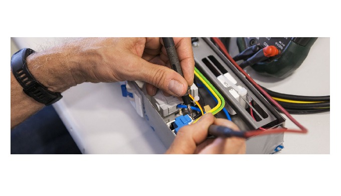ANGEBOTSÜBERSICHT Kabelkonfektionierung Automatisiertes und manuelles Ablängen, Abisolieren und Crim...