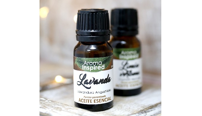 Aceite esencial de lavanda, conocida como lavándula angustifolia, aceite clave en aromaterapia. Prop...