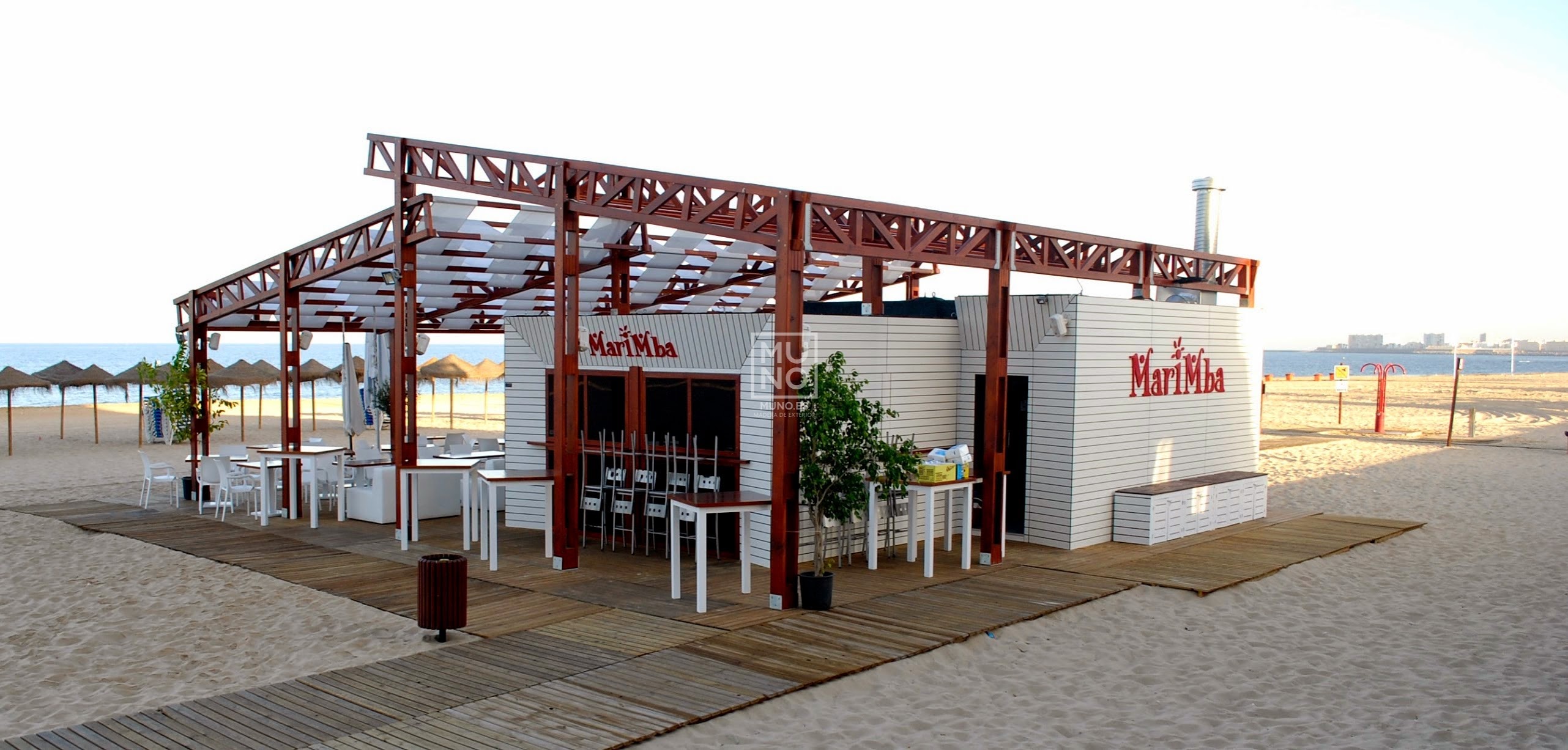 Restaurantes en Playa de la Victoria, Cádiz (España) Construidos en 2014. De acuerdo con las ordenan...