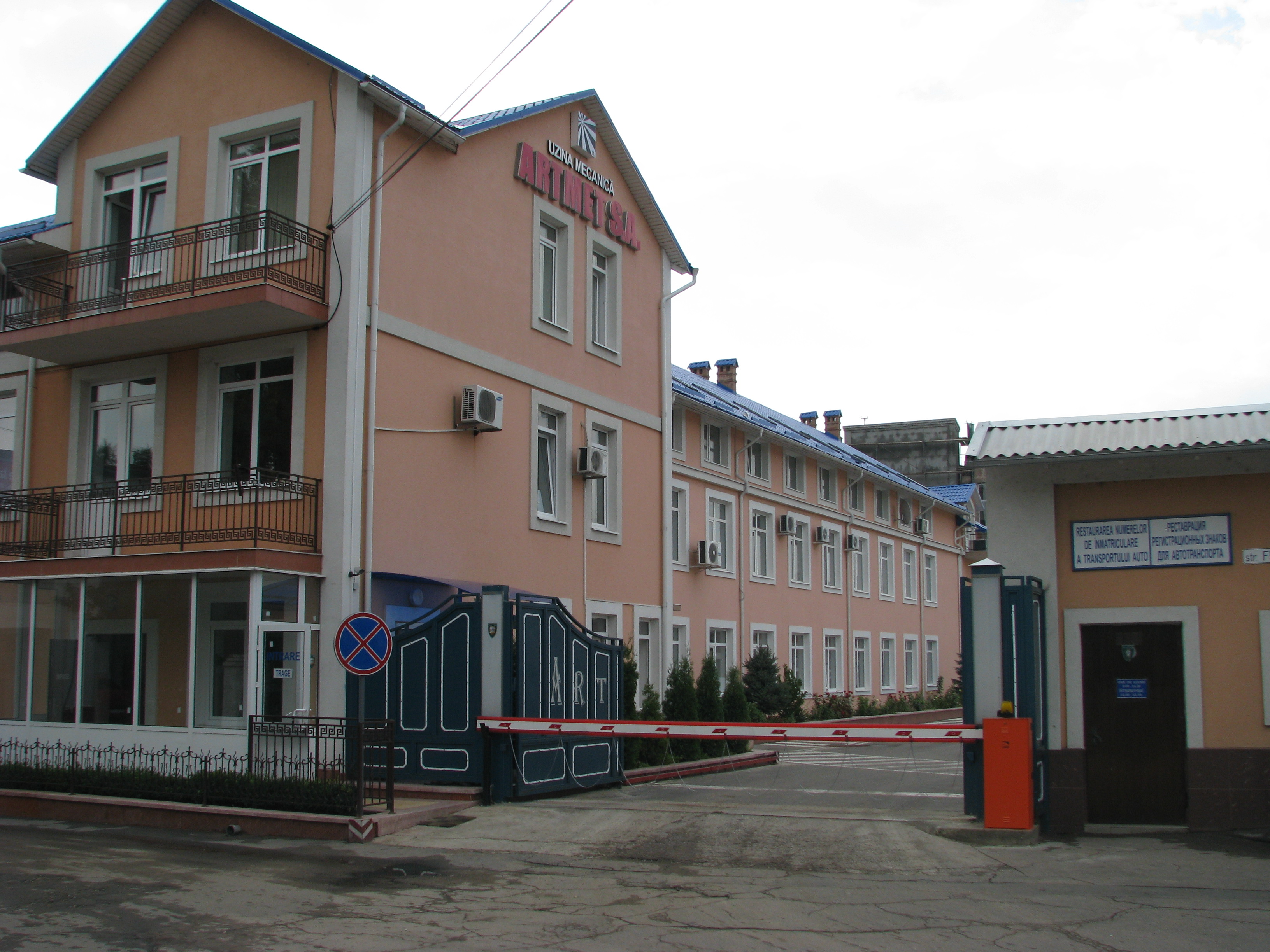 Spaţii în chirie. Oficii. Hale de producere. Compania ArtMet SA oferă asortiment variat suprafeţe de...