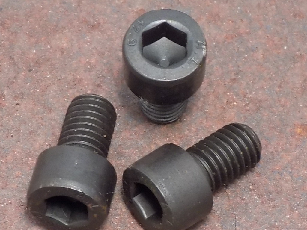 Disponemos de una amplia gama de tornilleria allen din-912 , din-7991 tanto en pavonado como en zinc...
